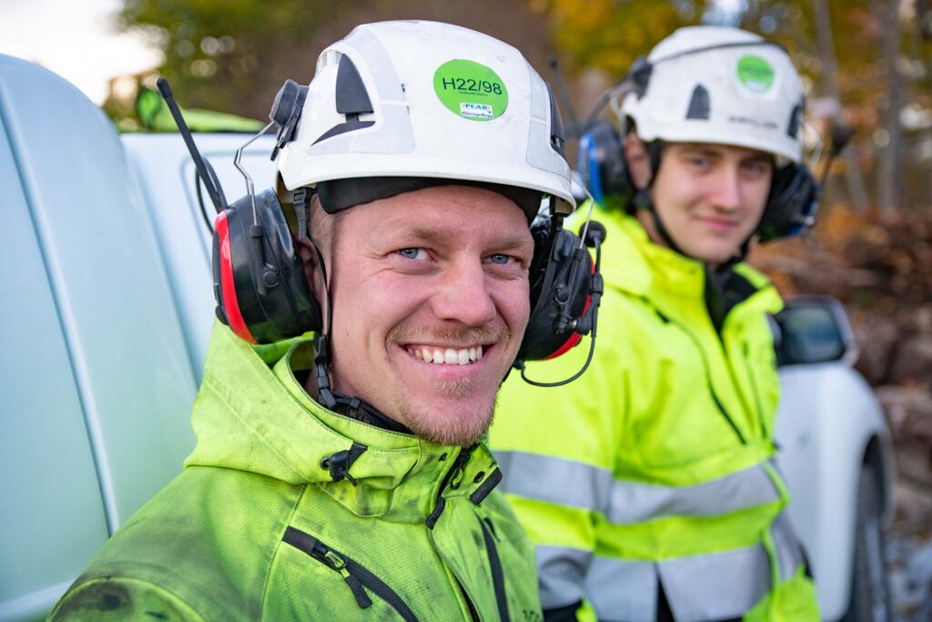 Medarbetare Sebastian Näslund och Robin vid Norrbottens Bergteknik. Används även som illustration till tidslinje år 1991